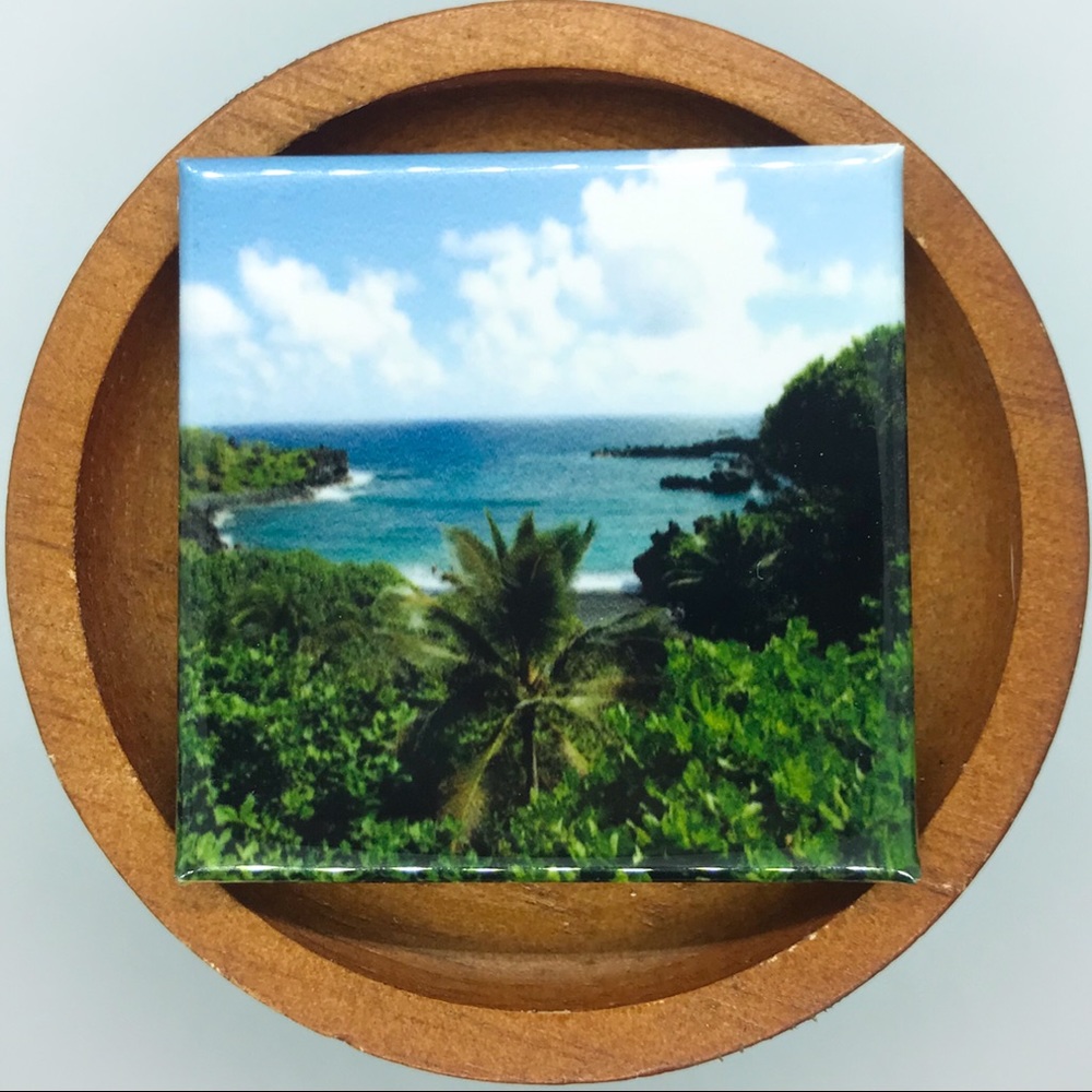 ✨3/$25✨  Sneak Peek of Black Sand Beach Photo Magnet